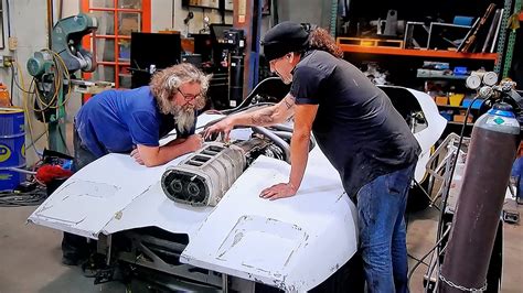 Heres What You Didnt Know About Caveman From Car Masters。